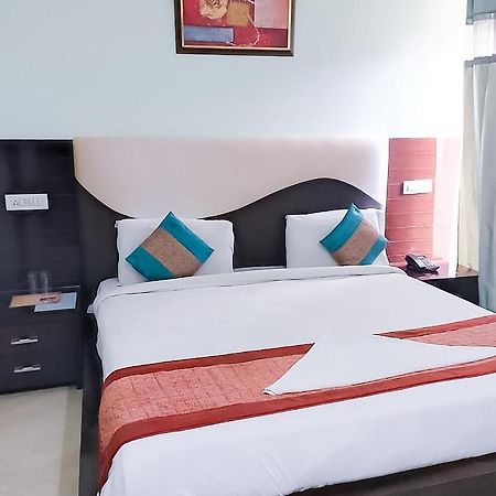 Roomshala 110 Hotel Mulaqaat - Shiv Nadar University Dadri Экстерьер фото