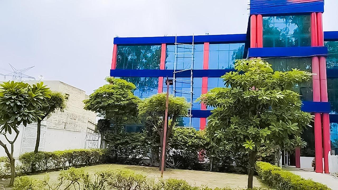 Roomshala 110 Hotel Mulaqaat - Shiv Nadar University Dadri Экстерьер фото
