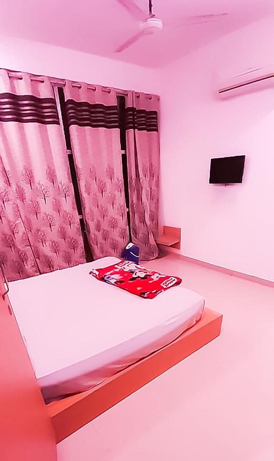 Roomshala 110 Hotel Mulaqaat - Shiv Nadar University Dadri Экстерьер фото