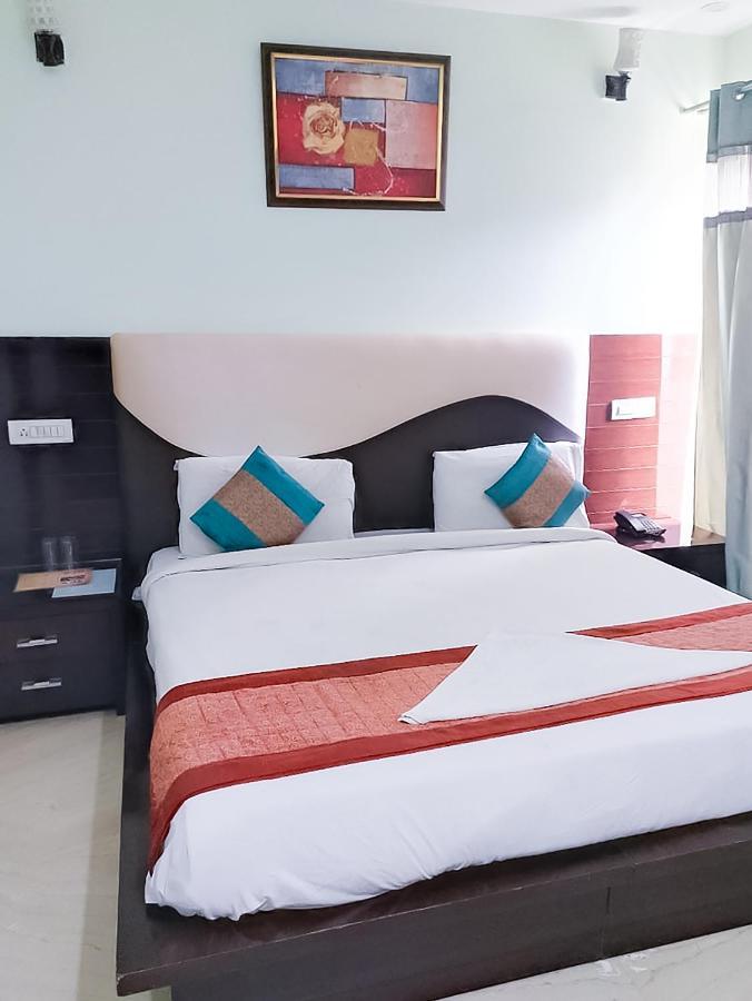 Roomshala 110 Hotel Mulaqaat - Shiv Nadar University Dadri Экстерьер фото